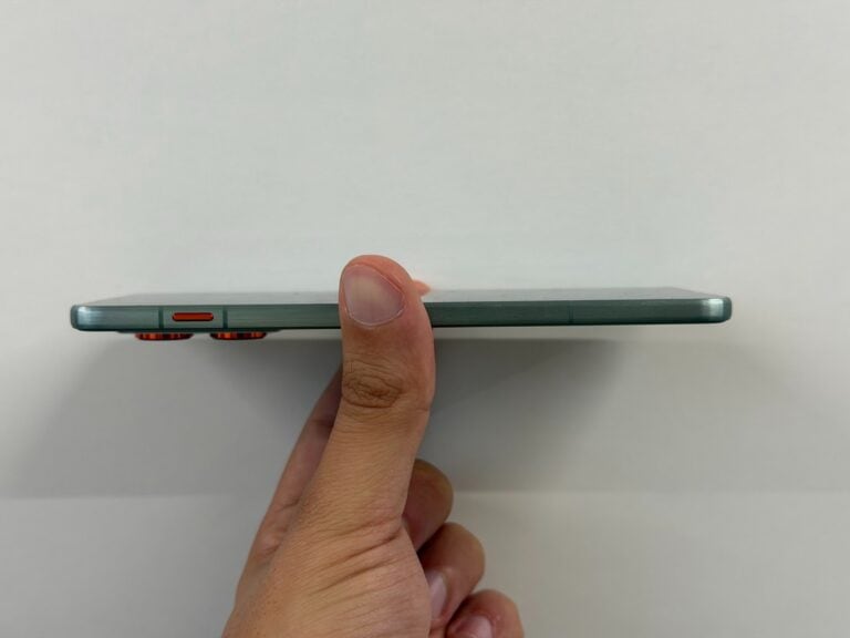 Testei o Motorola Edge 70. É o melhor “fininho”, mas…