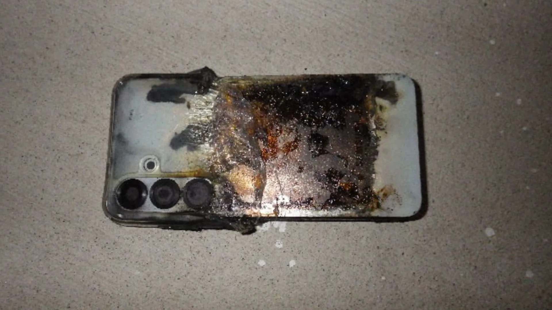 Galaxy S25+ ardeu durante a carga e a Samsung já reagiu