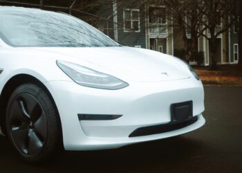 A ditadura do cinzento e do branco: os nossos carros perderam a cor?