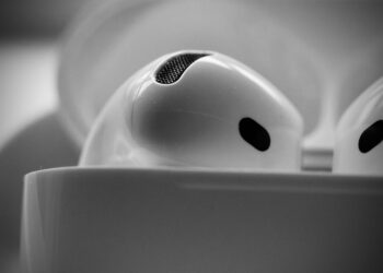 É verdade que os AirPods causam otites ou é apenas um mito da internet?