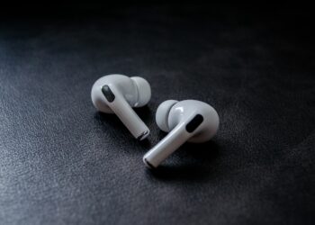 É verdade que os AirPods causam otites ou é apenas um mito da internet?