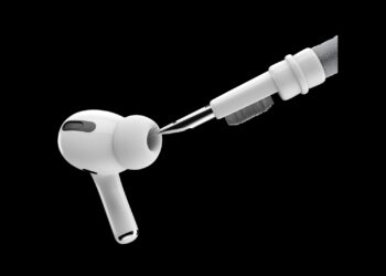 AirPods cheios de cera e sujos: LIDL tem a solução perfeita!