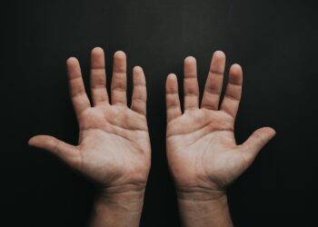 Uma simples foto da tua mão pode detetar uma doença rara e mortal