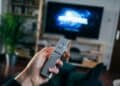 Smart TV a parar a meio dos filmes? Desliga esta função no Wi-Fi
