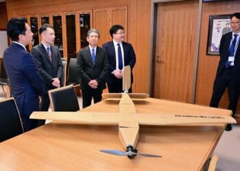 Japão está a construir exércitos de drones suicidas em cartão