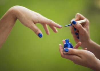 Ter unhas grandes deixa de ser um problema para o smartphone!