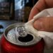 Hantavírus: existe perigo em beber diretamente das latas de refrigerante?